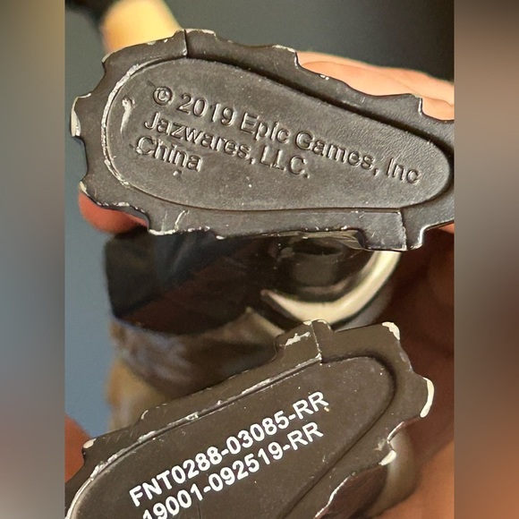 Fortnite Skull Trooper 12” Action Figure Warpaint 2019 Epic Games Victory Series - Picture 2 of 13